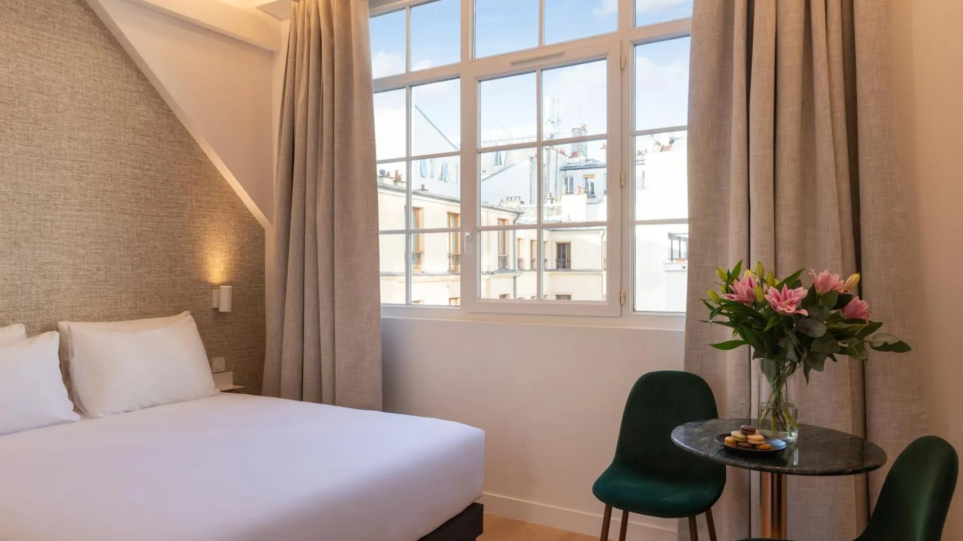 Faubourg Station Apartment Paris France