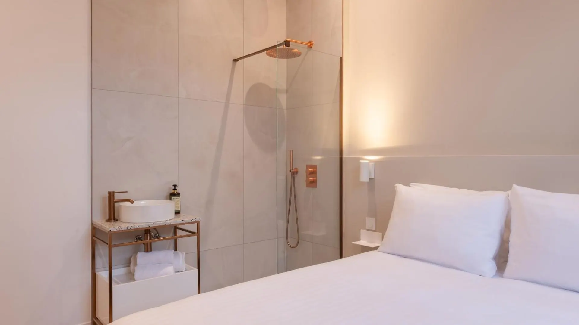 Faubourg Station Apartment Paris