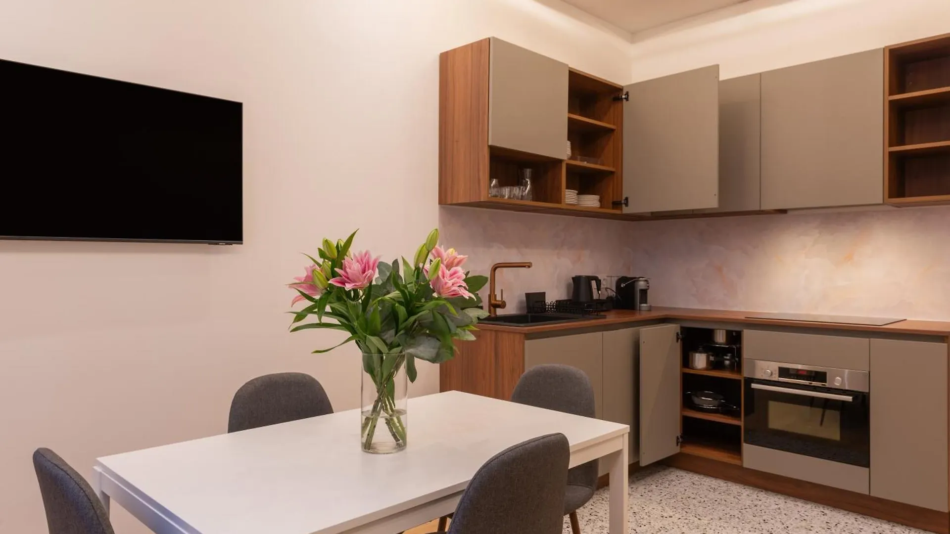 Faubourg Station Apartment Paris France